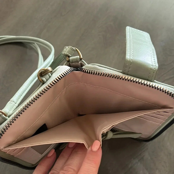 😍Seafoam green crossbody bag 😍 - Picture 5 of 5